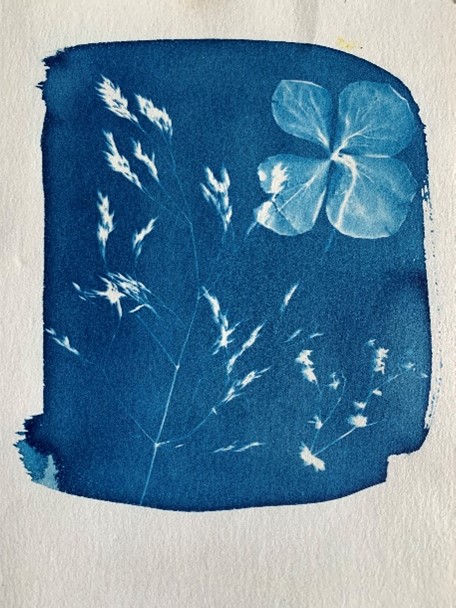 Lichtdruck Ein blauer mit Lichtdruck bedruckter Stoff